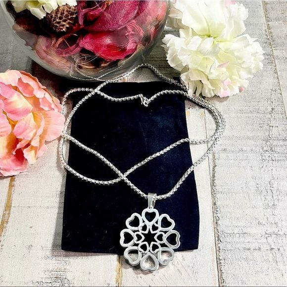 New Retro Style Silver Large Flower Pendant Fashion Necklace - Picture 3 of 10